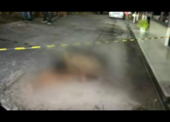 Jovem é obrigado a descer de carro e em seguida é executado, no Cidade de Deus