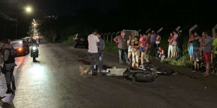Motociclista morre após ser arremessado em grave acidente, no Tarumã