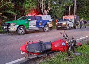 Motociclista morre ao ter corpo arremessado durante acidente de trânsito, no Tarumã