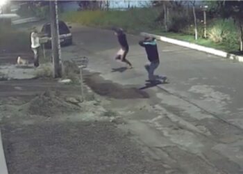 Ao reagir a assalto, policial consegue deter dupla de criminosos