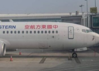 Avião com 132 pessoas a bordo cai na China; não há sinais de sobreviventes