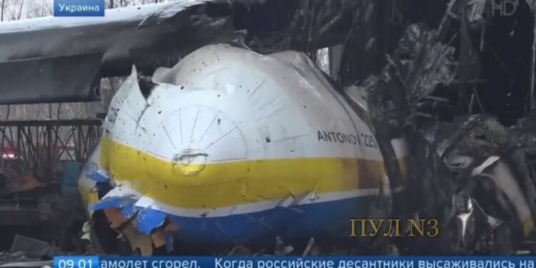 TV russa divulga imagens do maior avião do mundo destruído após ataque