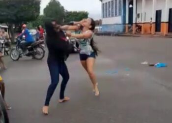 Vídeo: no Dia da Mulher, rivais no Amazonas se estapeiam na luta pelo mesmo macho