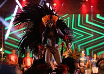 Segunda noite do Carnaboi reúne mais de 9 mil pessoas em Manaus