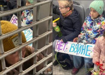 Crianças russas são detidas pela polícia ao deixarem flores em embaixada ucraniana