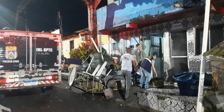Homem tem casa invadida por criminosos e é executado com tiros na cabeça, na Cidade Nova