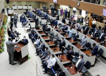 Vereadores de Manaus gastam mais de R$ 770 mil do Cotão durante as férias