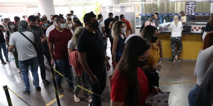 12 mil inscritos fazem as provas do concurso da Polícia Civil no Amazonas neste domingo