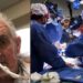 Morre primeiro homem a receber transplante de coração de porco