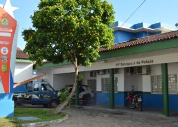 Em Manaus, homem não aceita novo relacionamento da ex e arremessa faca contra ela; o valentão foi preso