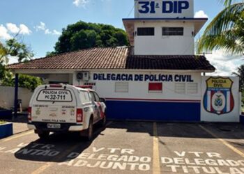 Após denúncia, suspeito é preso com arma em comunidade de Iranduba