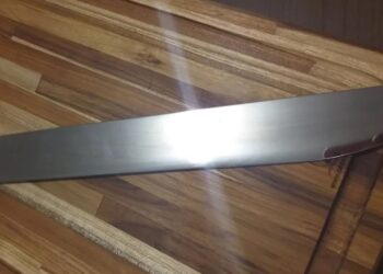 Homem tenta invadir casa da ex com facão e é morto a tiros pelo atual dela