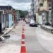 Fio de alta tensão cai em frente a escola e coloca vida de estudantes em risco, no Coroado