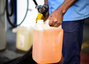 Fórum de Governadores prorroga congelamento do ICMS sobre gasolina por mais 90 dias