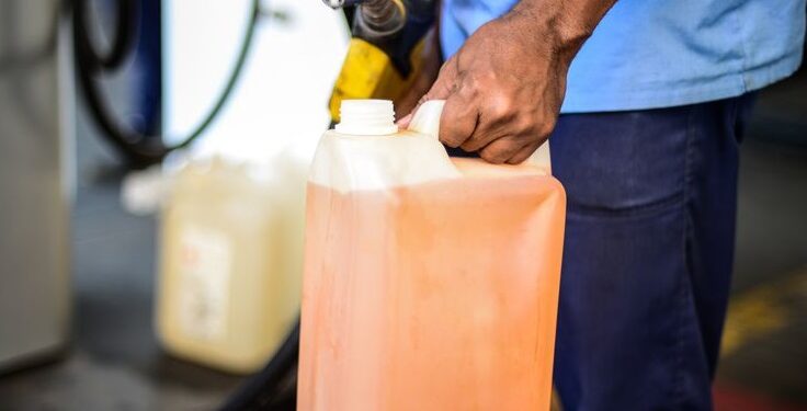 Fórum de Governadores prorroga congelamento do ICMS sobre gasolina por mais 90 dias