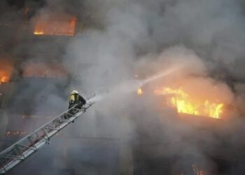 Rússia bombardeia escola que abrigava 400 pessoas, na Ucrânia