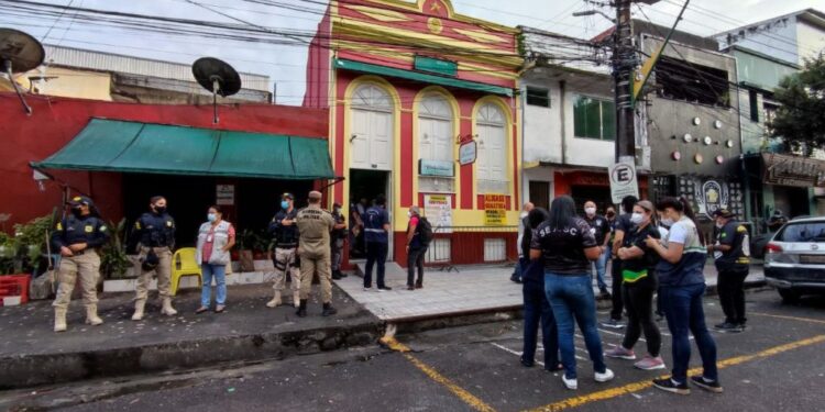 Hotéis do Centro de Manaus são interditados durante operação contra prostituição infantil