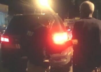 Idoso mata passageiro durante briga dentro de ônibus por causa de luz acesa