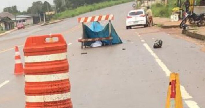 Motociclista morre ao colidir com cavalete de ferro na estrada em Iranduba