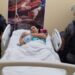 Após nascer dentro de carro quebrado em Manaus, bebê e mãe posam com PMs que prestaram socorro