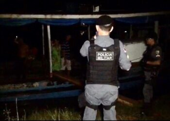 Pistoleiros matam jovem dentro de barco e fogem de rabeta no Amazonas