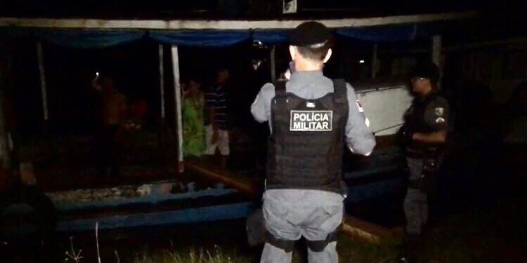 Pistoleiros matam jovem dentro de barco e fogem de rabeta no Amazonas