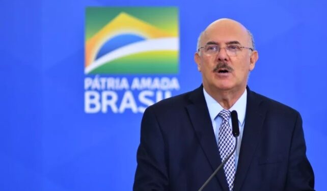 Milton Ribeiro pede exoneração do cargo após escândalos de favorecimento de verbas do Ministério da Educação