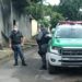 Homens apedrejam mulher até a morte no meio da rua em Manaus