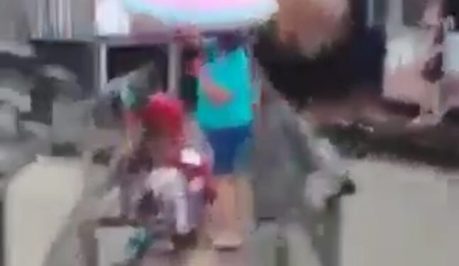 DESESPERO – Adolescentes são arrastados por correnteza durante forte chuva em Manaus