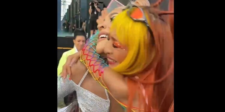 Ruivinha de Marte rebate críticas após abraço em Pabllo Vittar: ‘não sabem ver ninguém feliz’