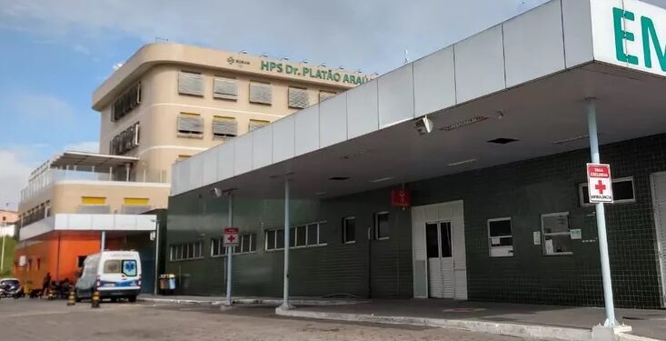 Pai e filho são baleados no meio da rua em Manaus