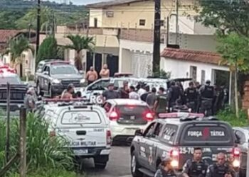 Homens são presos após assalto em clínica veterinária e troca de tiros em Manaus