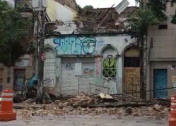 Prédio desaba parcialmente no Centro de Manaus nesta segunda