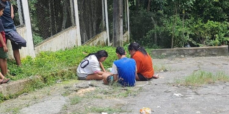Jovem sai para vender verduras, é morto a tiros e família acusa abordagem policial abusiva