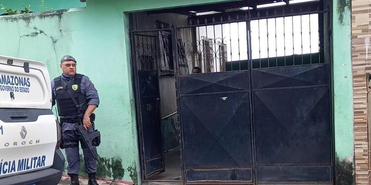 Idoso é assassinado a facadas dentro de casa, no Santo Antônio