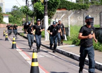 Agentes da nova Guarda Municipal de Manaus fazem teste para processo de armamento