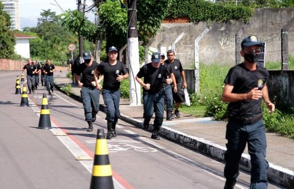 Agentes da nova Guarda Municipal de Manaus fazem teste para processo de armamento