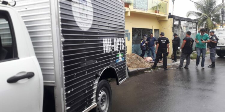 Jovem é executado a tiros ao sair da casa da namorada, no São Lázaro