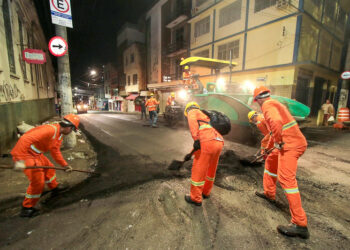 Prefeitura realiza recapeamento asfáltico na região central de Manaus