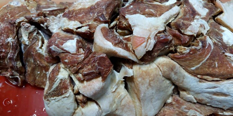 Adaf apreende quase 2 toneladas de carne suína imprópria para o consumo humano