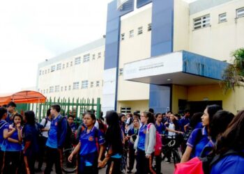 Estudantes são intoxicados após vazamento de gás de ar condicionado em escola no Amazonas