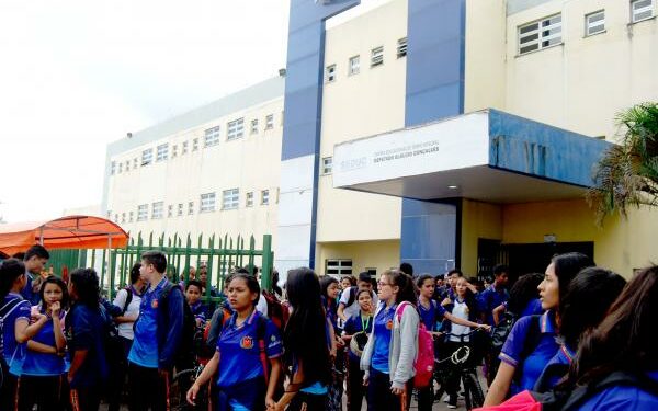Estudantes são intoxicados após vazamento de gás de ar condicionado em escola no Amazonas