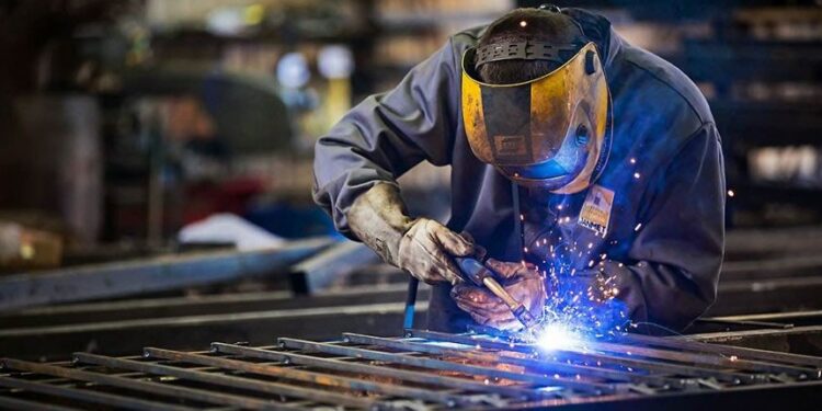 Sine Amazonas divulga 64 vagas de emprego em diversas áreas para esta terça-feira (05)