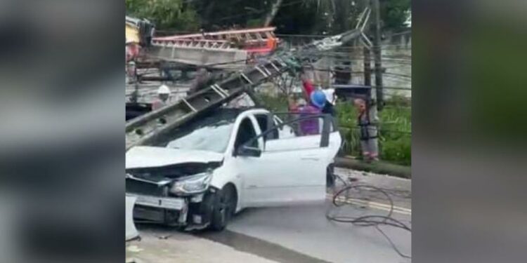 Beijo ao volante causa acidente com feridos em Manaus e moradores sem luz