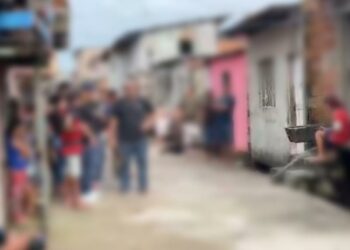 Casa é invadida e jovem é morto enquanto dormia com a namorada em Manaus