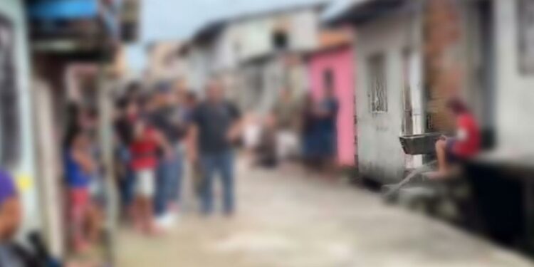Casa é invadida e jovem é morto enquanto dormia com a namorada em Manaus