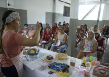 PSDB realiza curso de ovos de Páscoa de colher para mulheres na Zona Leste
