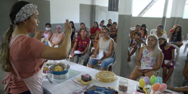 PSDB realiza curso de ovos de Páscoa de colher para mulheres na Zona Leste