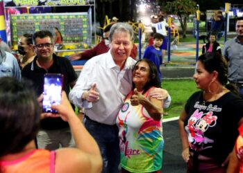 ‘Arthur [Neto] mora no coração do amazonense’, diz permissionária durante visita do ex-prefeito ao Shopping Phelippe Daou