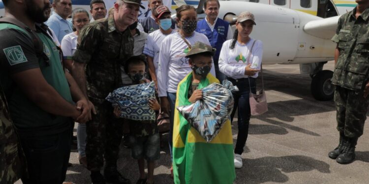 Governo do Amazonas acompanha retorno de irmãos indígenas a Manicoré